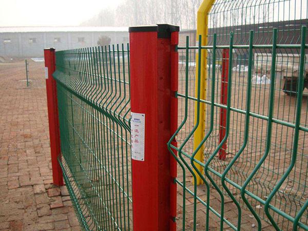 包塑桃型柱护栏